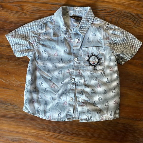 Button down collared shirts - Picture 3 of 4